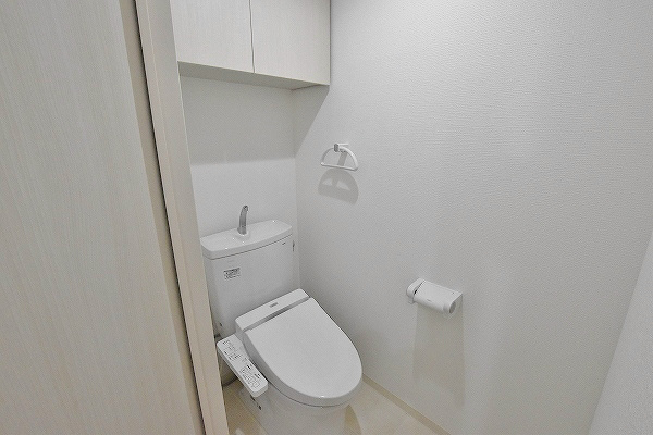 トイレ　温水洗浄便座付トイレ