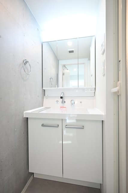 洗面設備　独立洗面台で身支度をすべて済ませてしまいましょう