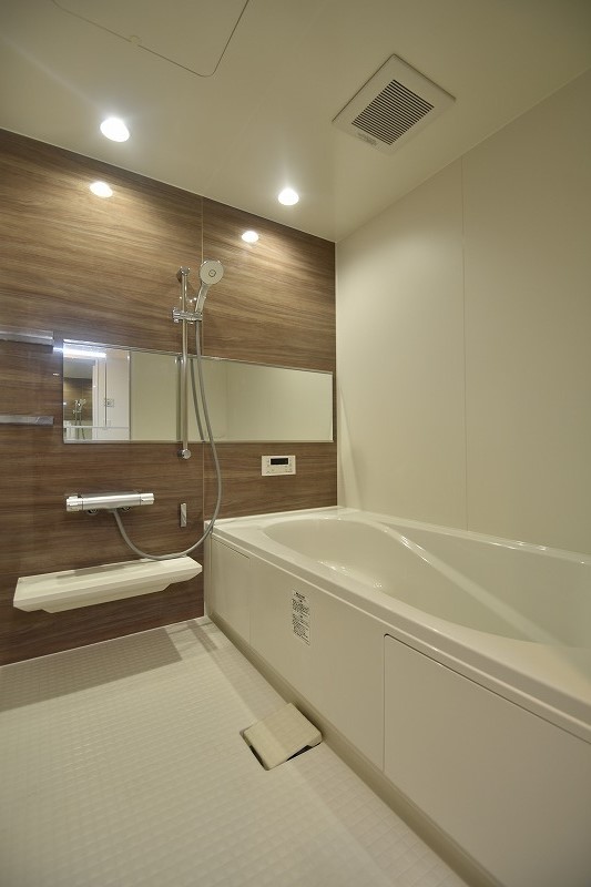 バス・シャワールーム　【Ｄ－ｒｏｏｍ英】一坪タイプの大型浴室
