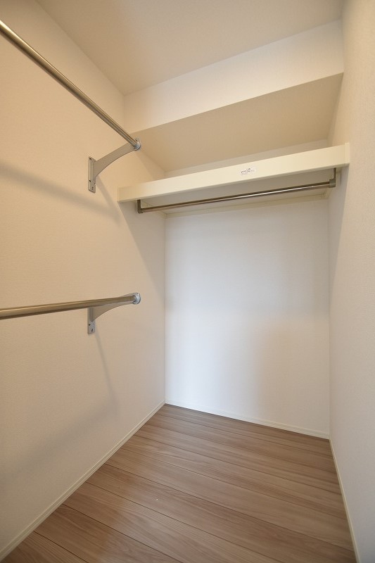 収納　【Ｄ－ｒｏｏｍ英】各室にウォークインクローゼットあり