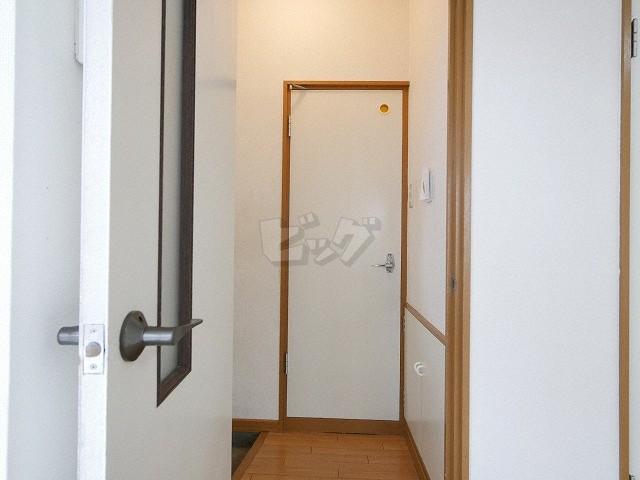 その他　明るい玄関でお出迎え♪