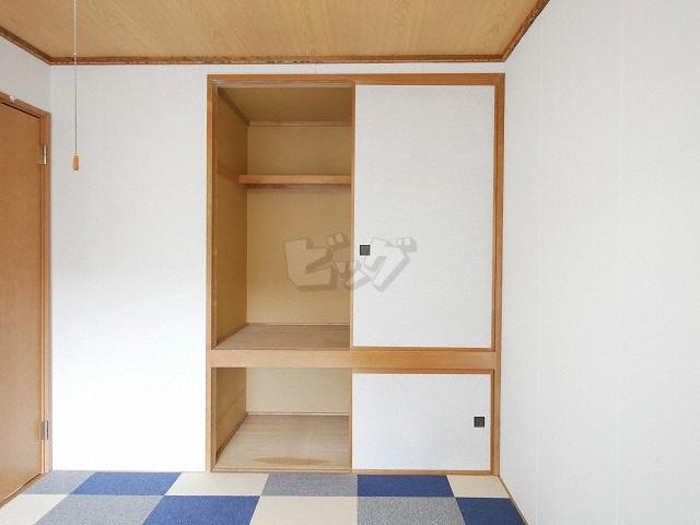 収納　収納に便利な押し入れがついています♪