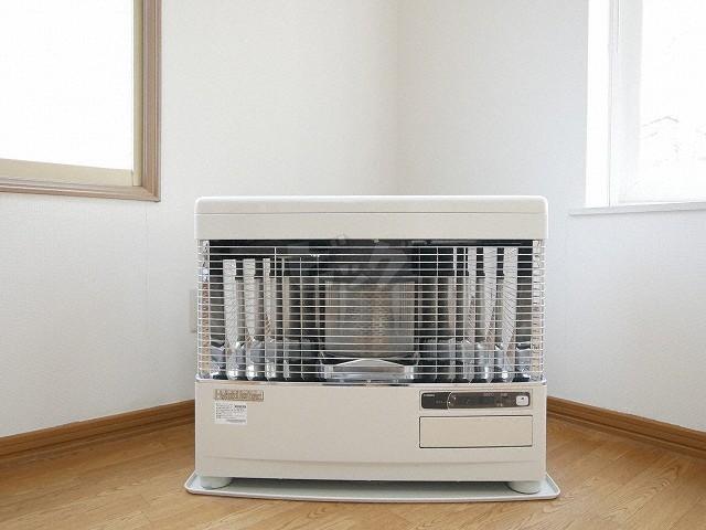 その他設備　経済的な灯油暖房です！