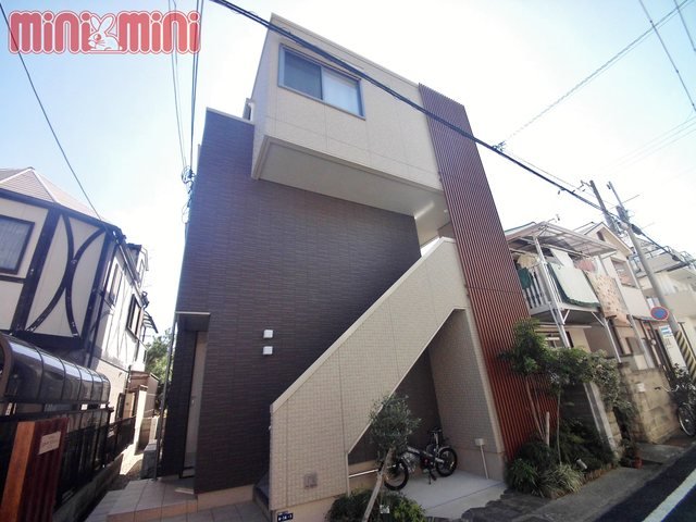 建物外観　ワンフロアー１戸の建物でオシャレな外観