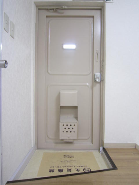 玄関　別号室の写真になります。