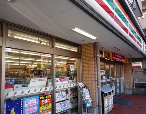 コンビニ　セブンーイレブン板橋高島平８丁目店（コンビニ）まで80m