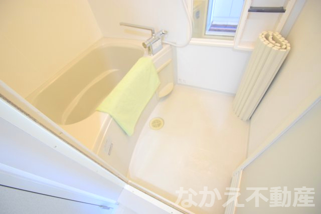 バス・シャワールーム　コンパクトで使いやすいお風呂です