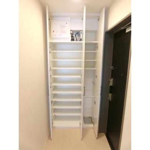 玄関　※写真は同タイプ住戸です。