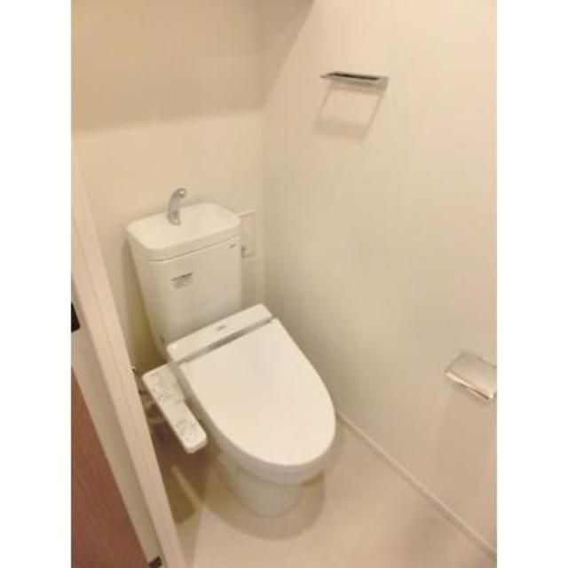 トイレ　※写真は同タイプ住戸です。