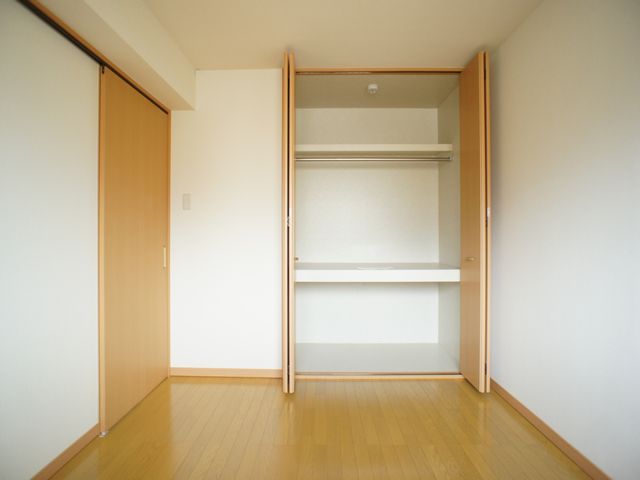 その他部屋・スペース　充実収納付きの北側洋間です♪