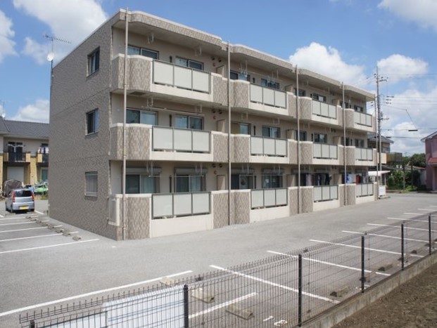 建物外観　鉄筋コンクリート造り！3階建てマンションです♪