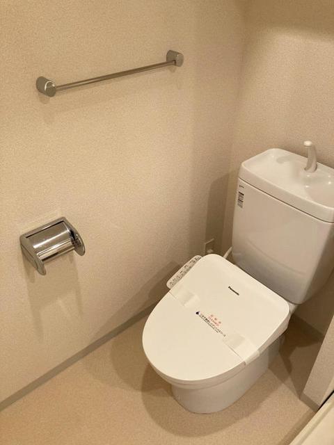 トイレ　※写真は同タイプ住戸です。