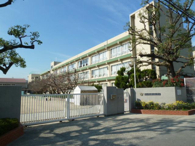 小学校　茨木市立春日丘小学校（小学校）まで538m