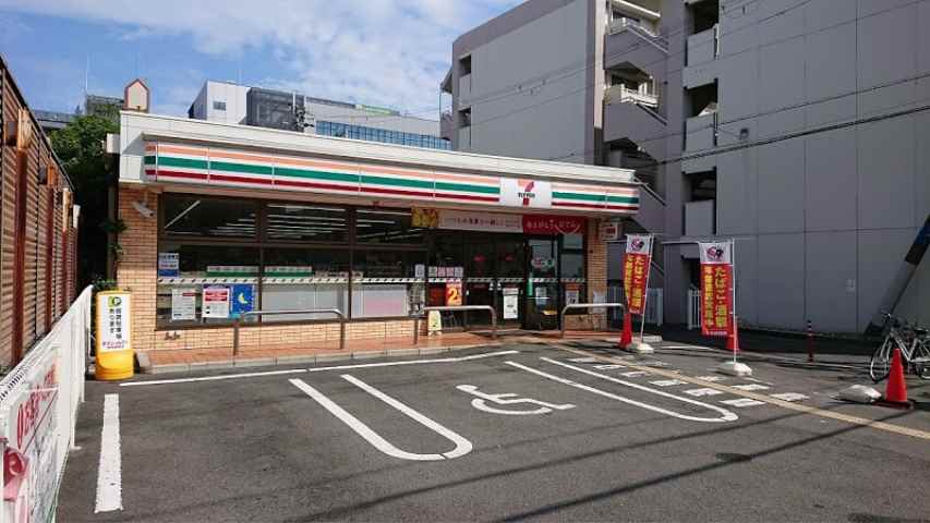 コンビニ　セブンイレブン（コンビニ）まで424m