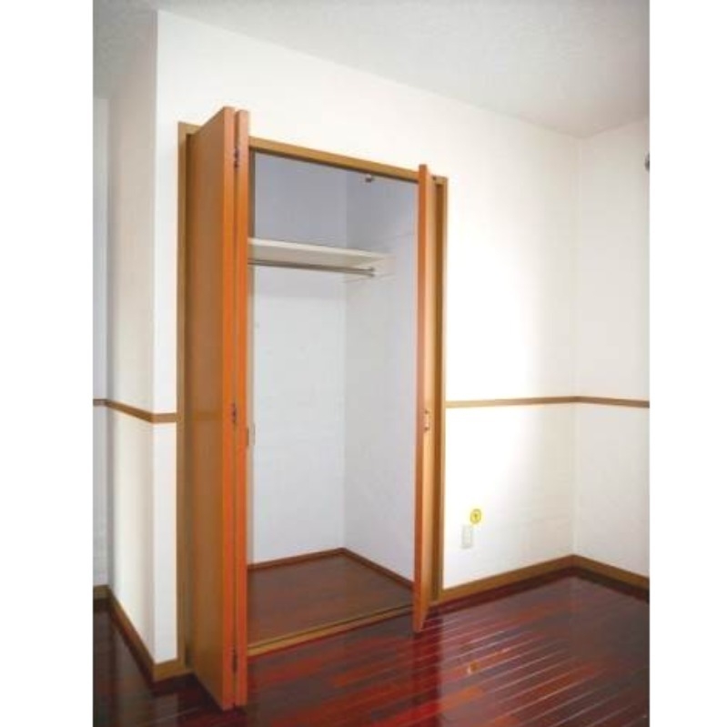 収納　各部屋に１ヶ所ずつ収納あり
