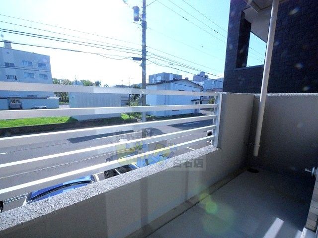 バルコニー　バルコニー付きで洗濯物を干せますね♪