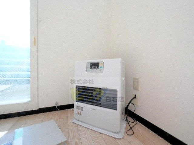 その他設備　冬は暖かく経済的な灯油ストーブがついています♪
