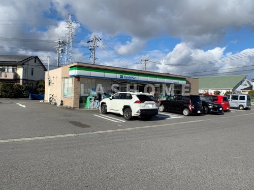 コンビニ　ファミリーマート 高浜湯山町二丁目店（コンビニ）まで560m