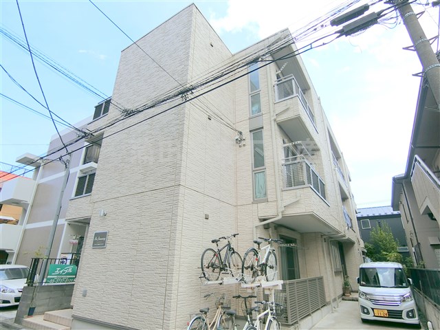 建物外観　2008年12月築　重量鉄骨造3階建て総戸数10戸　東京都大