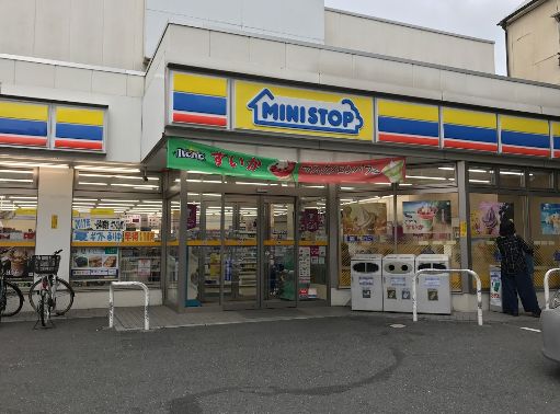 コンビニ　ミニストップ荒川１丁目店（コンビニ）まで61m