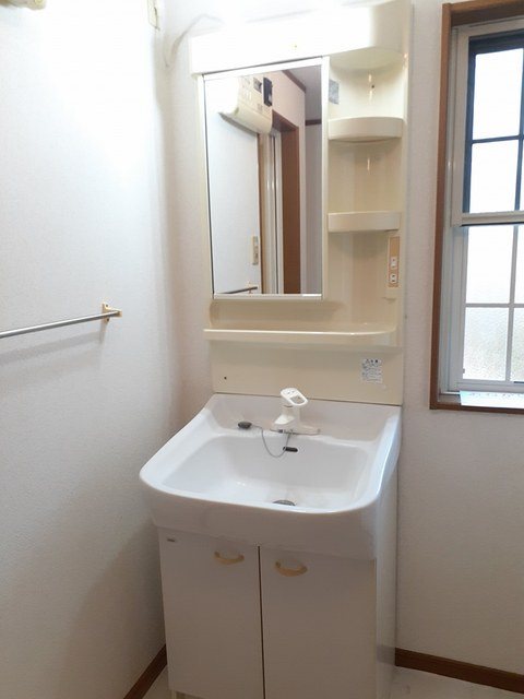 洗面設備　・同型参考写真