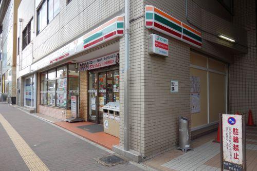 コンビニ　セブンイレブン神戸板宿駅前店（コンビニ）まで322m