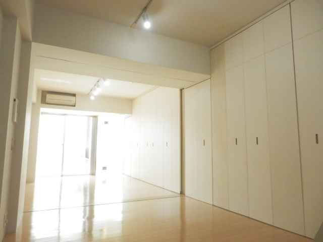居室・リビング　※別部屋の参考写真です。
