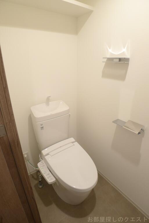 トイレ　部屋によってカラータイプことなります。