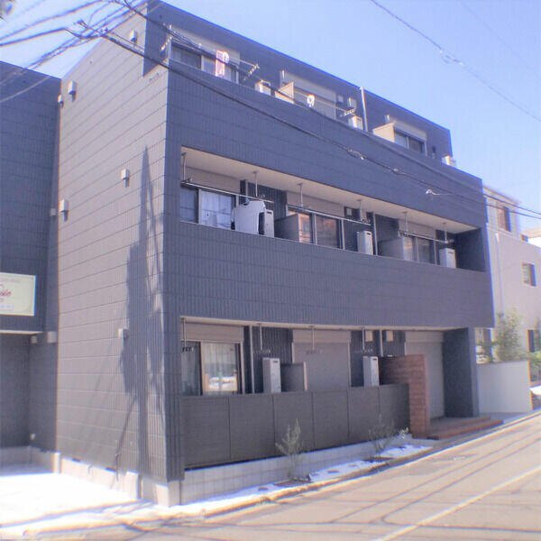 建物外観　オートロック完備