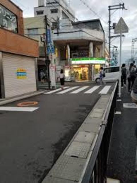 コンビニ　ファミリーマート春木駅前店（コンビニ）まで741m