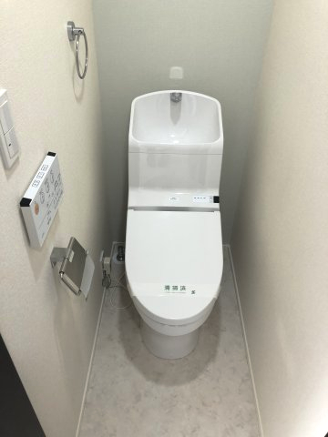 トイレ　温水洗浄便座付※同タイプ・別号室参考写真