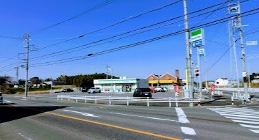 コンビニ　ファミリーマート半田岩滑西町店（コンビニ）まで550m