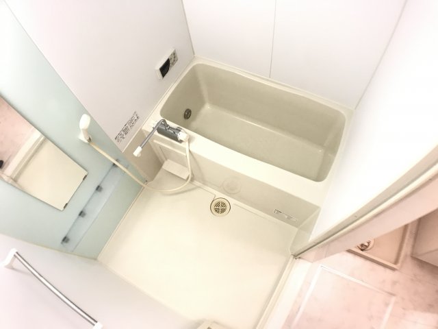 バス・シャワールーム　浴室乾燥機・追い炊き機能付きのバスルーム♪