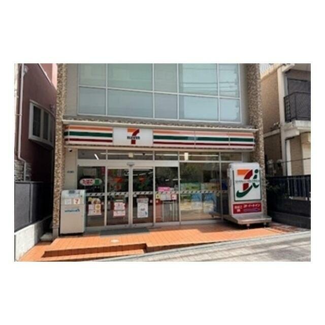 コンビニ　セブンイレブン片瀬海岸１丁目（コンビニ）まで270m