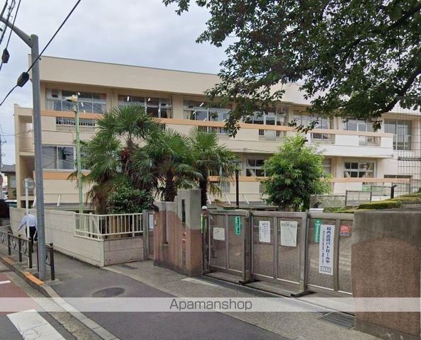 小学校　調布市立滝坂小学校（小学校）まで65m