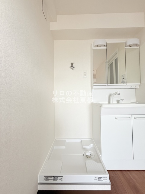 その他　洗濯機置き場は室内にあるので雨に濡れる心配はありません。