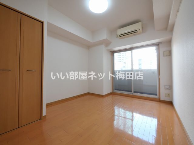 ONE ROOF FLAT FUKUSHIMA(ワンルーフフラットフクの居間写真