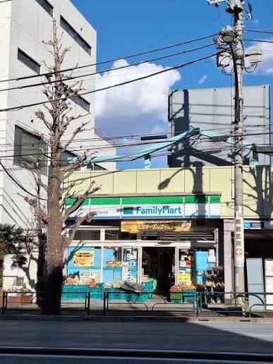 コンビニ　ファミリーマート本駒込駅前店（コンビニ）まで168m