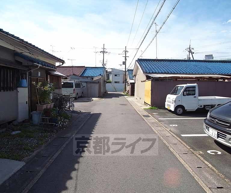 その他　建物前の道です。
