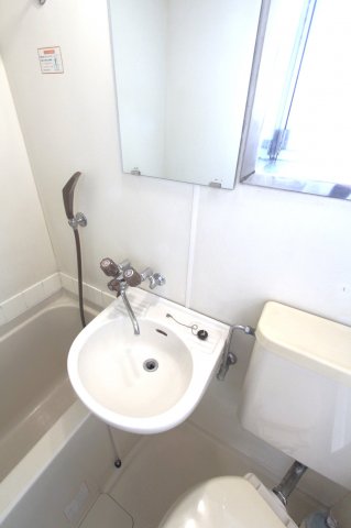 洗面設備　参考写真（同物件別部屋）