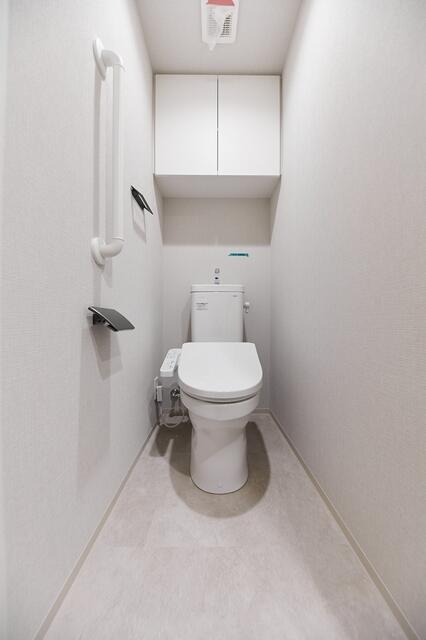 トイレ　※写真は同タイプ住戸です。