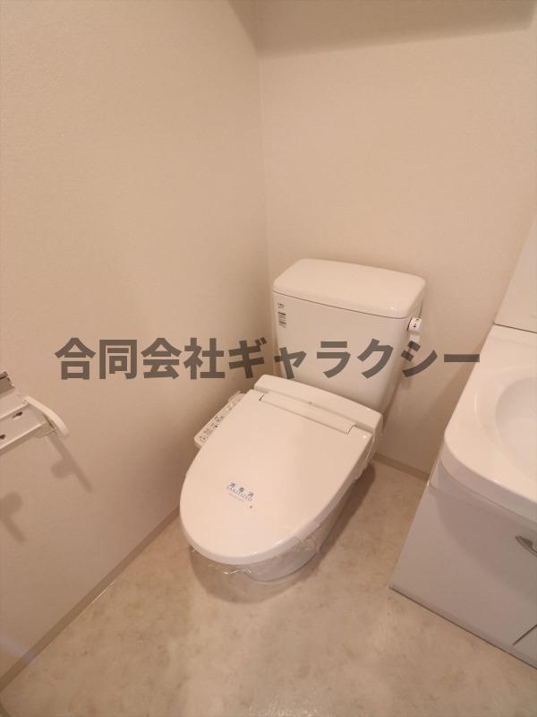 トイレ　温水洗浄便座付きトイレ