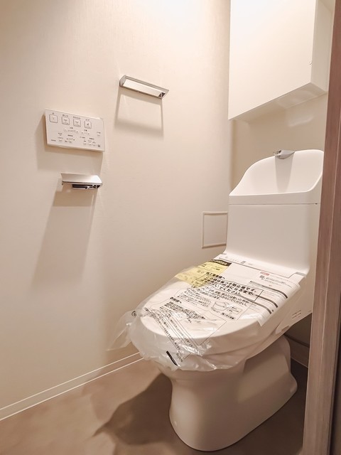 トイレ　※写真は同タイプ住戸です。