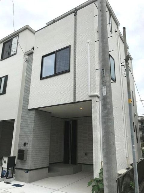 建物外観　２０２２年築の戸建てタイプです