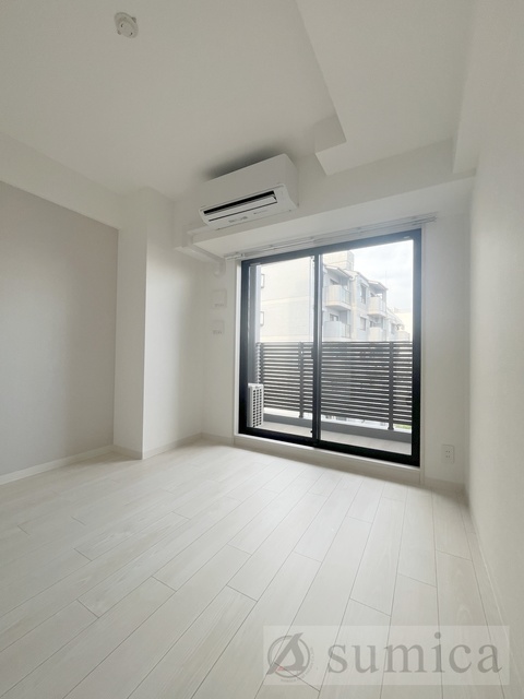 バルコニー　ワンちゃんも嬉しい明るいお部屋です