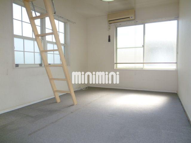 居室・リビング　角部屋の明るいお部屋