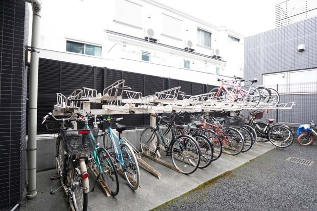駐車場　駐輪場完備
