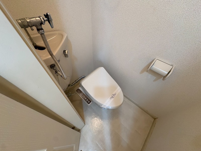 トイレ　こちらはトイレです。清潔感があり、安心して使用できます。