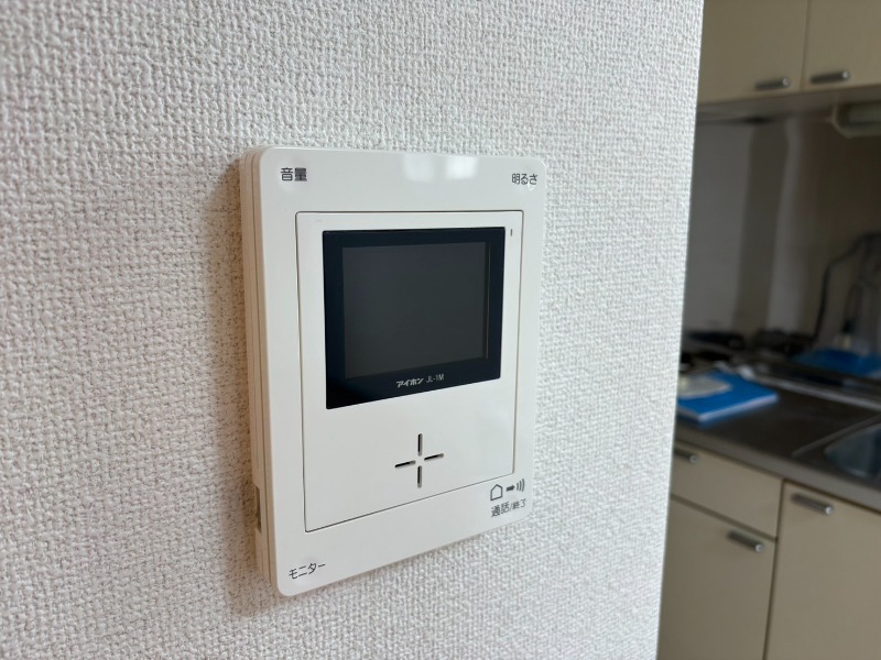 セキュリティ　ＴＶモニター付インターホンです。来客者の顔が見えるので安心！