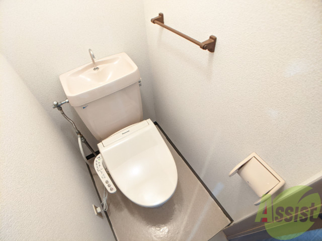 トイレ　こちらはトイレです。清潔感があり、安心して使用できます。
